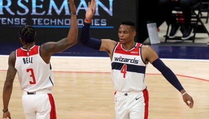  班凯罗25+10魔术逆转活塞结束尴尬五连败纪录  