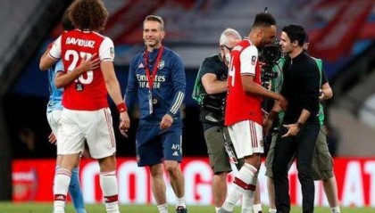  西汉姆联主场顽强逼平卫冕冠军彰显黑马本色