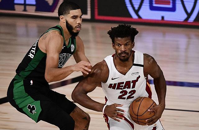  巴特勒20+10+10，热火加时鏖战擒公牛  